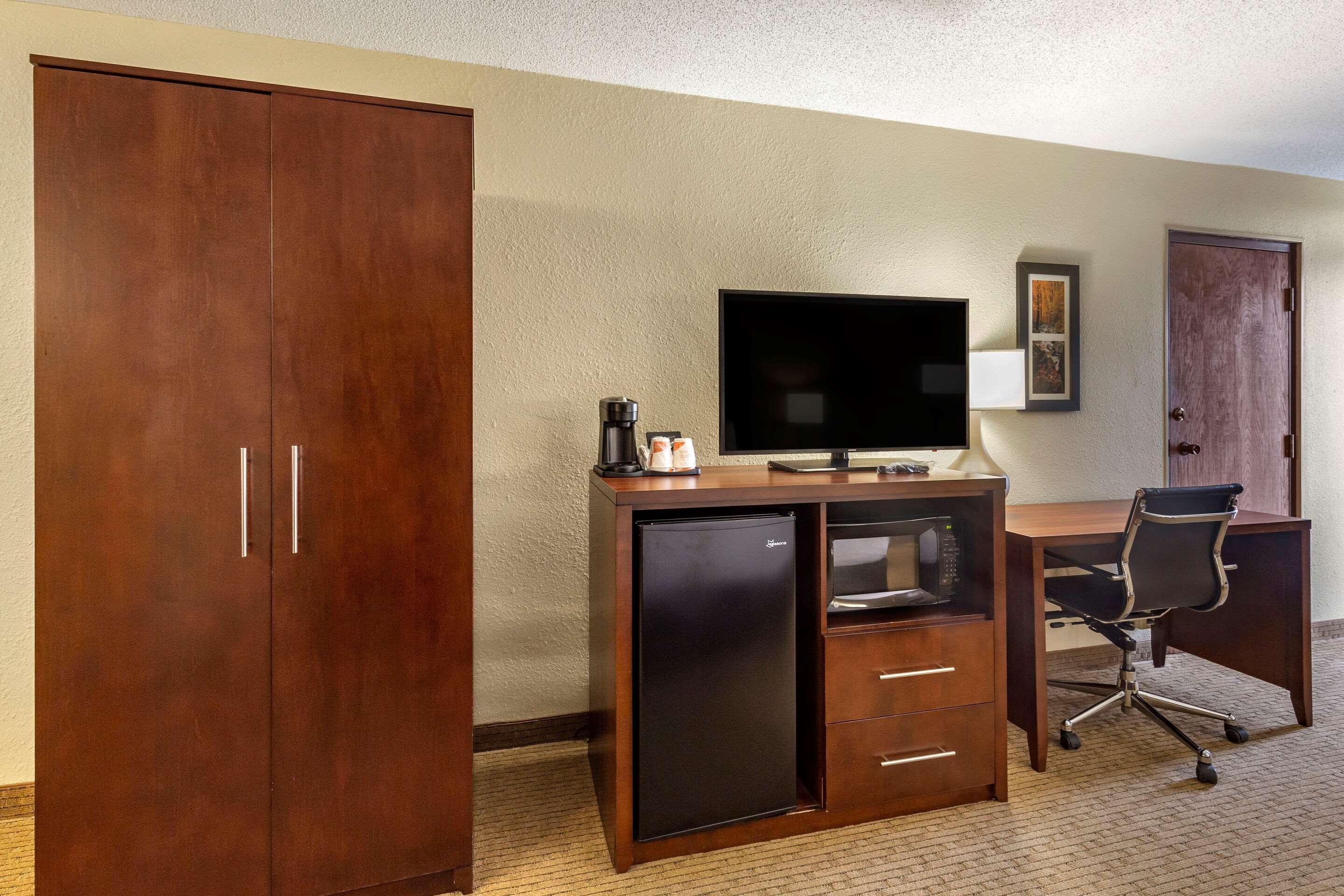 Comfort Inn & Suites Near Danville Mall Εξωτερικό φωτογραφία