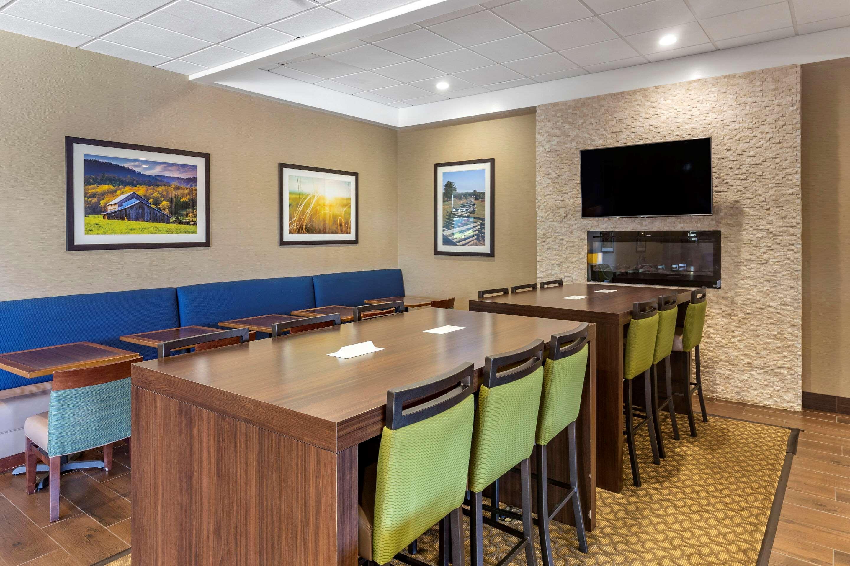 Comfort Inn & Suites Near Danville Mall Εξωτερικό φωτογραφία
