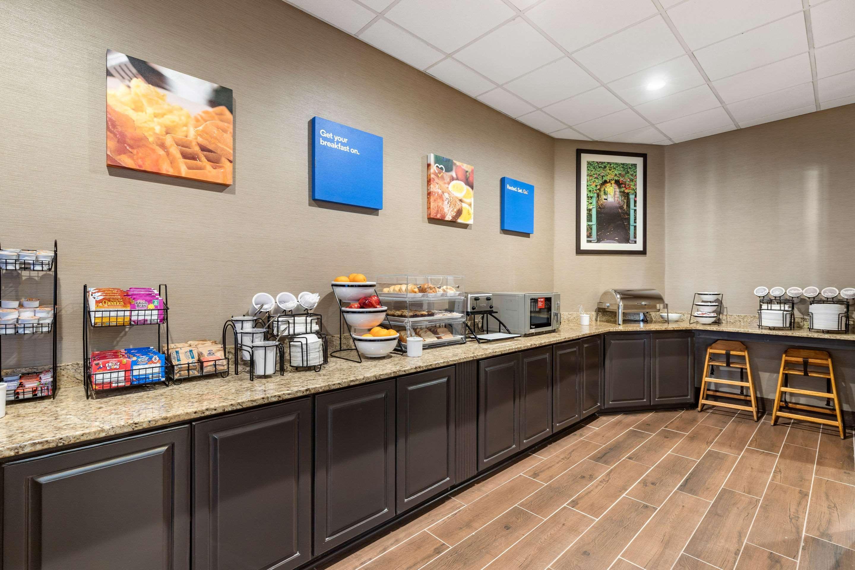 Comfort Inn & Suites Near Danville Mall Εξωτερικό φωτογραφία